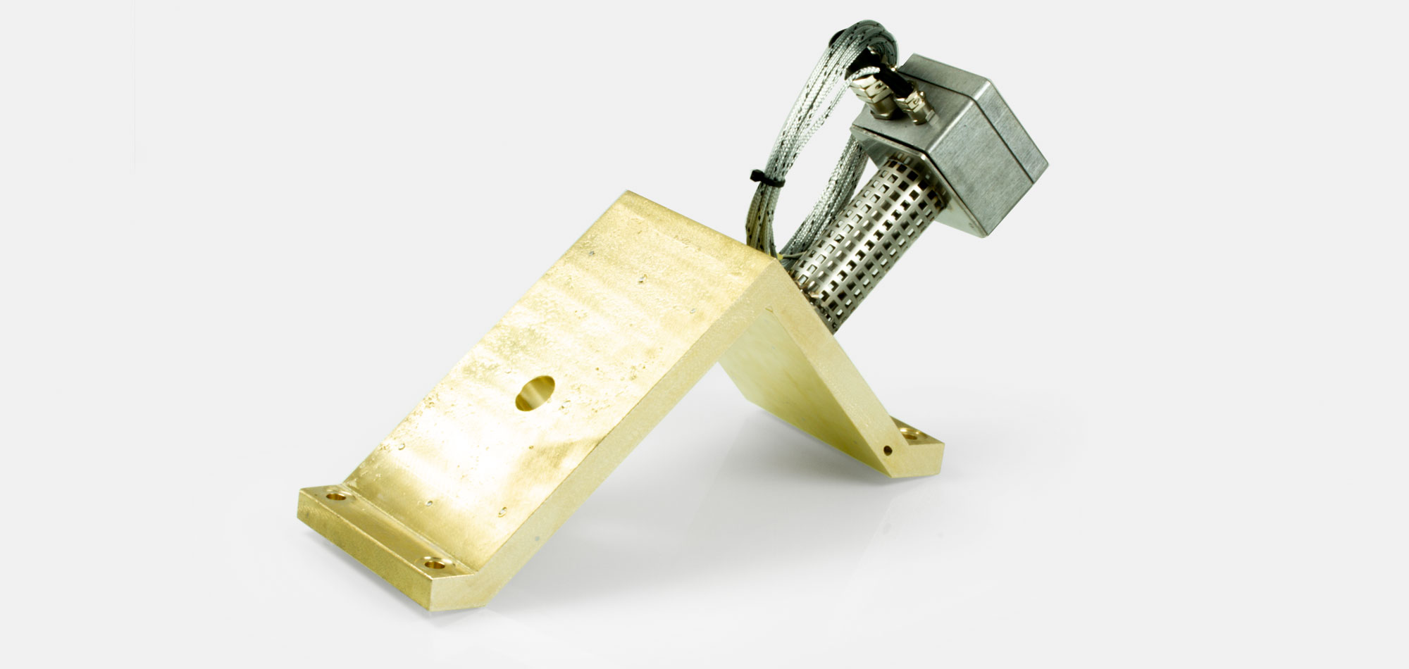 Cast-In Heaters are suitable for food industry machinery and pharmaceutical facilities. They are used for sealing and welding with and without coating. Based on uniform heat distribution, high precision of contact surfaces, reaction fast temperature range