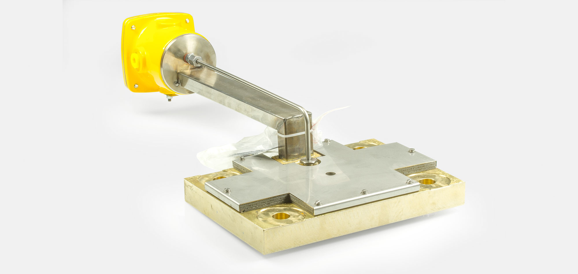 Cast-In Heaters are suitable for food industry machinery and pharmaceutical facilities. They are used for sealing and welding with and without coating. Based on uniform heat distribution, high precision of contact surfaces, reaction fast temperature range