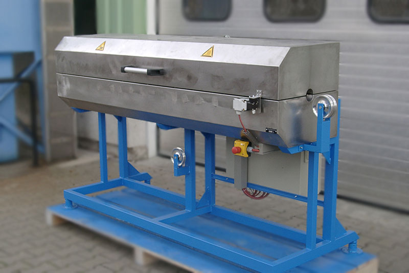 Transition Ovens with standing table equipped with stainless steel infrared radiators and hinged upper half for heating 9mm silicone cables