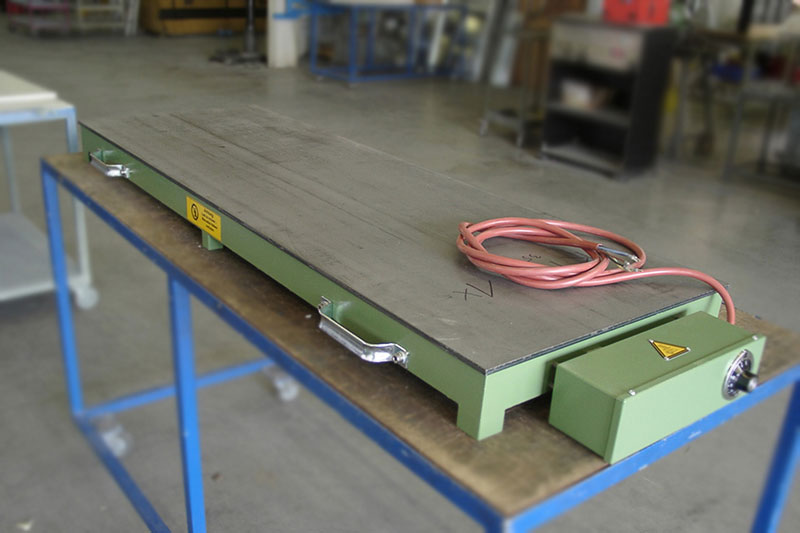 Heating Plates are suitable for wax heating as well as heating of coil bodies and metallic moulds. Designs with covers avoid heat loos and improve the temperature distribution of the Heating Plate.