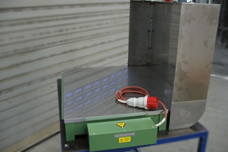 Heating Plates are suitable for wax heating as well as heating of coil bodies and metallic moulds. Designs with covers avoid heat loos and improve the temperature distribution of the Heating Plate.